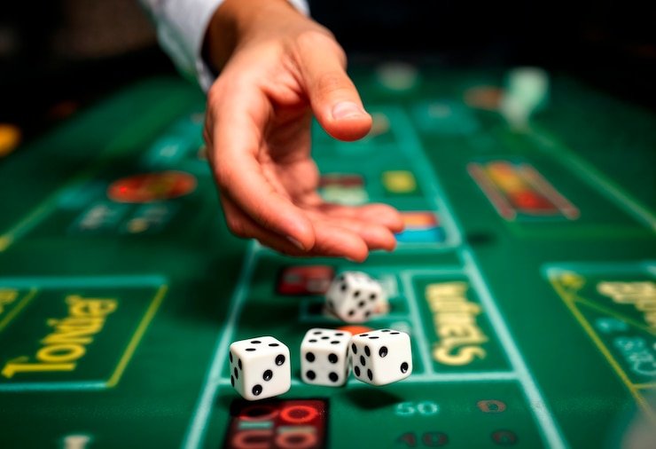 Filipino player accessing 49jili High Roller tables on mobile browser
